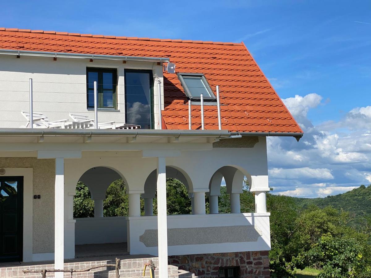 Chateau Segesdi Borapartman Gyulakeszi Exterior photo